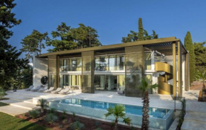 Luxury Pical Beach House with heated pool